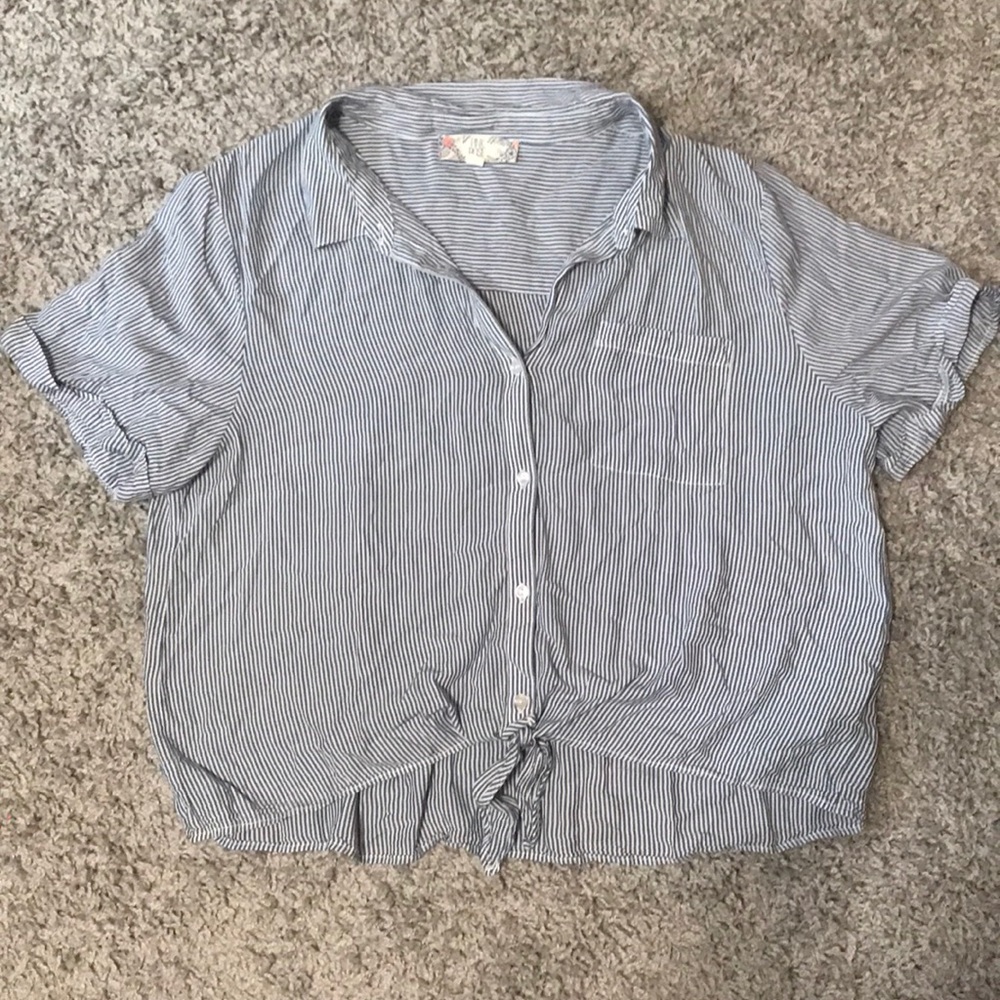 Tied short sleeve button down
